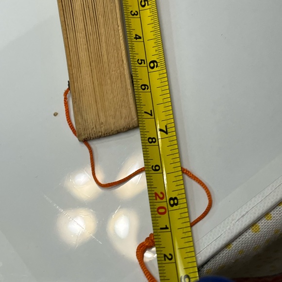 Vintage wooden folding fan w/delicate detailed cutouts. Asian painting. No brand - Picture 3 of 11